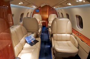An Bord eines Learjet 60 genießen Sie Komfort